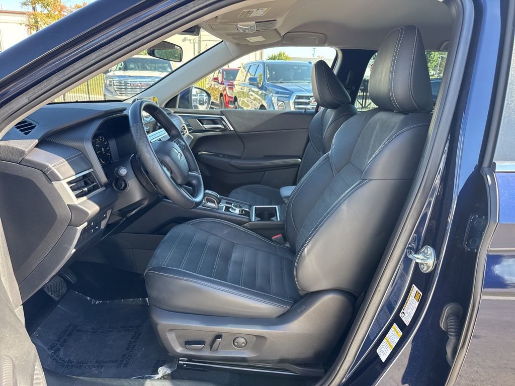 Used 2023 Mitsubishi Outlander SE image 14