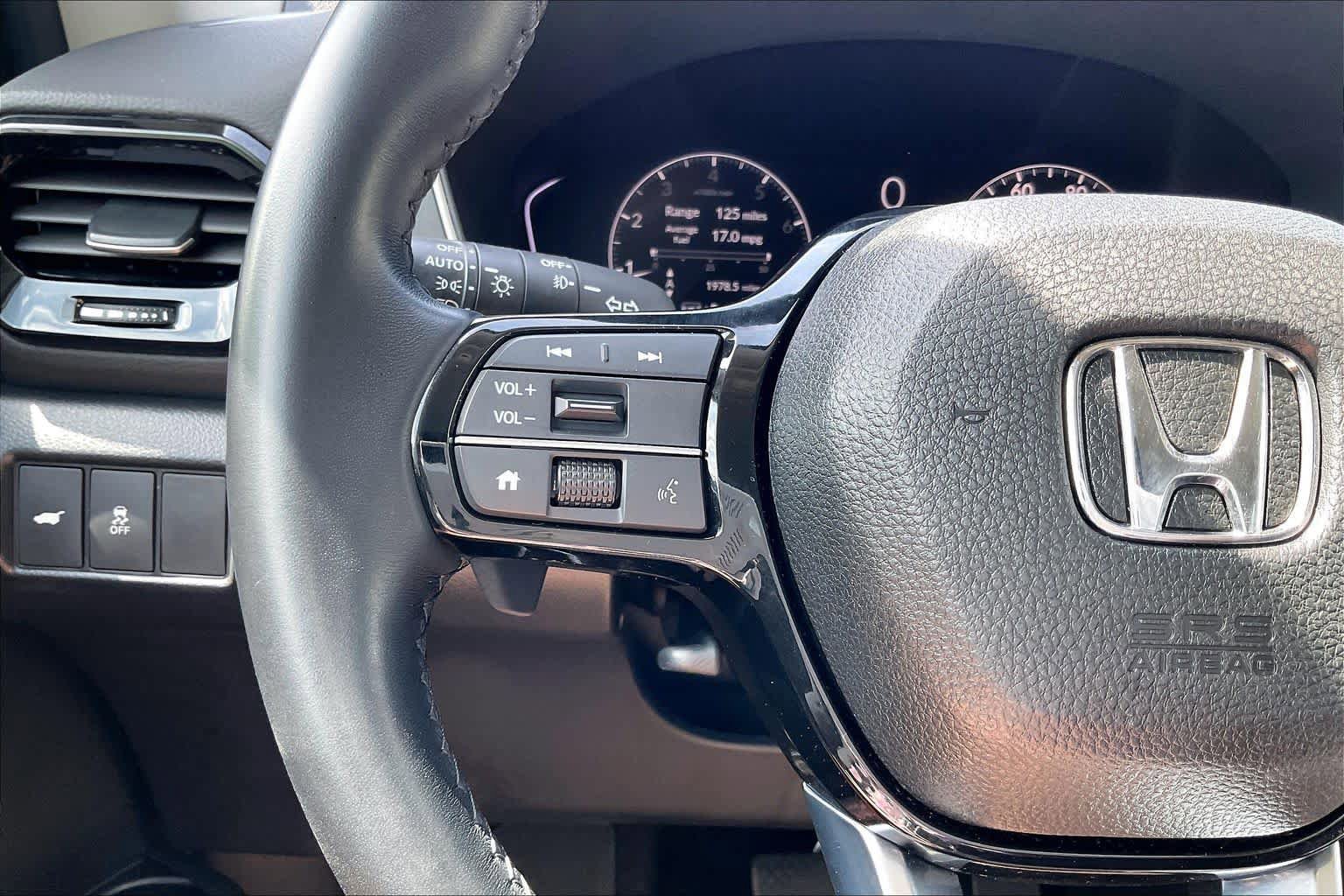 Used 2025 Honda Pilot EX-L image 18
