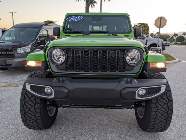 Used 2025 Jeep Gladiator Sport image 2