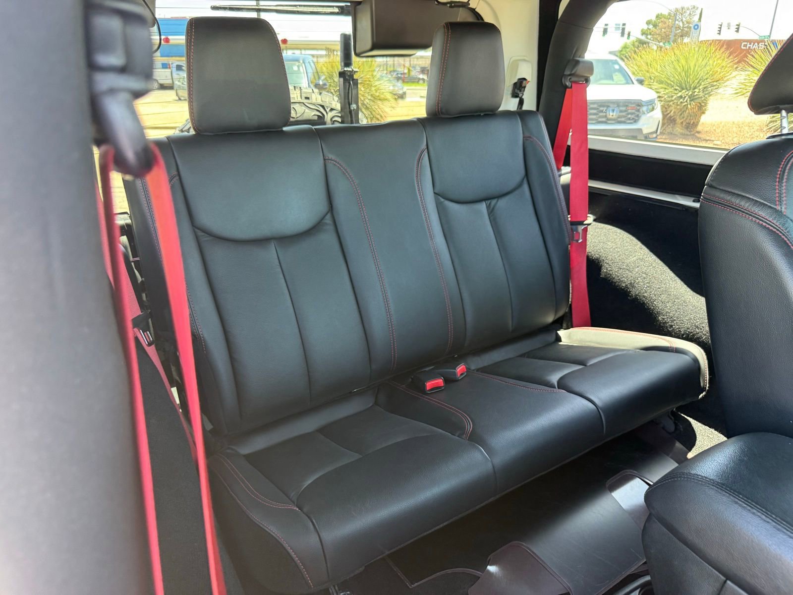 Used 2017 Jeep Wrangler Rubicon AWD/4WD image 37