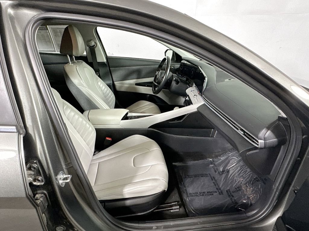 Used 2024 Hyundai Elantra Limited FWD image 12