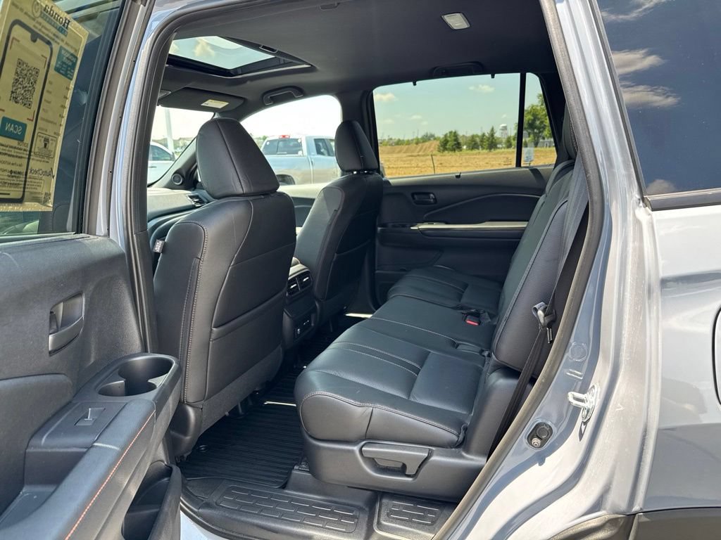 Certified 2025 Honda Passport TrailSport image 35