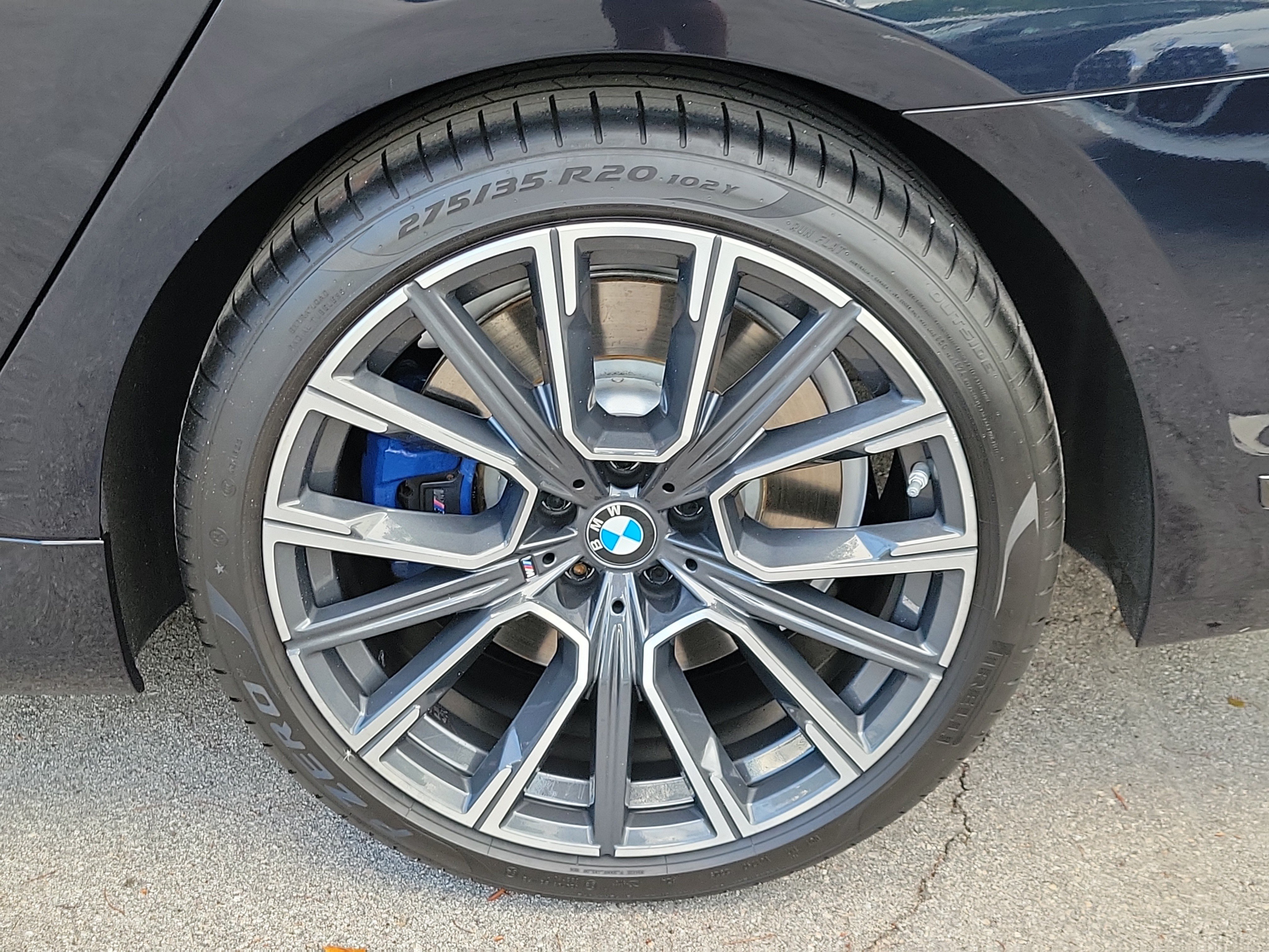 Used 2022 BMW 740i w/ M Sport Package RWD image 6