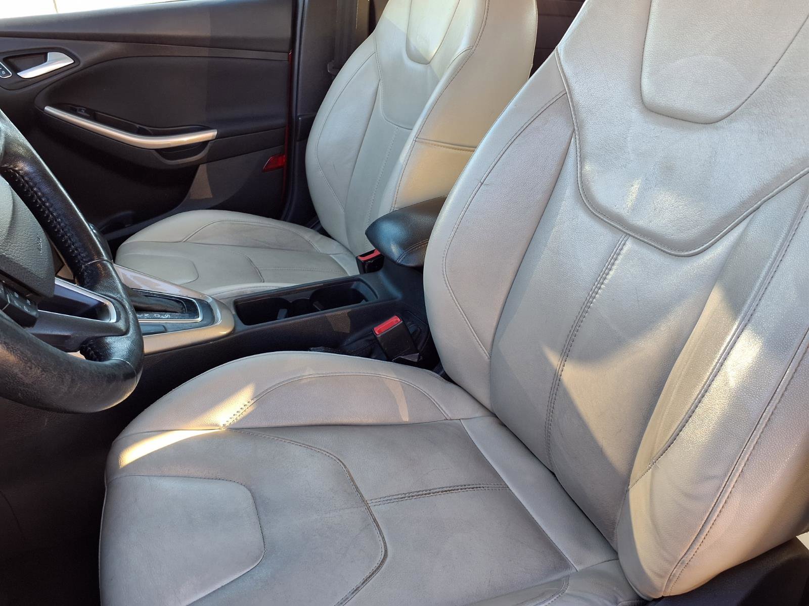 Used 2018 Ford Focus Titanium image 3