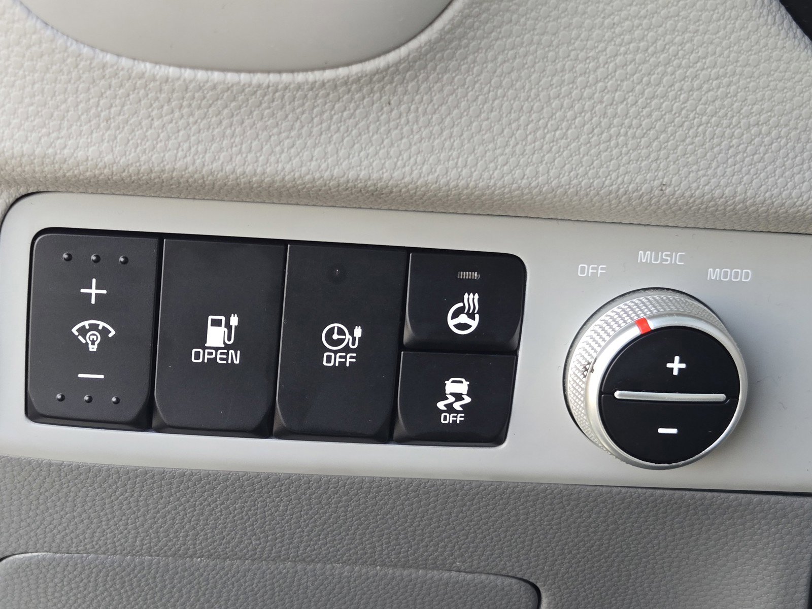 Used 2017 Kia Soul EV + w/ Sun & Fun Package image 25