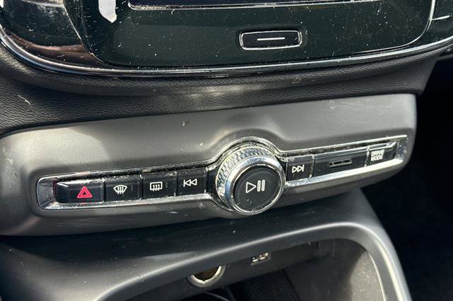 Used 2019 Volvo XC40 T5 R-Design AWD/4WD image 23