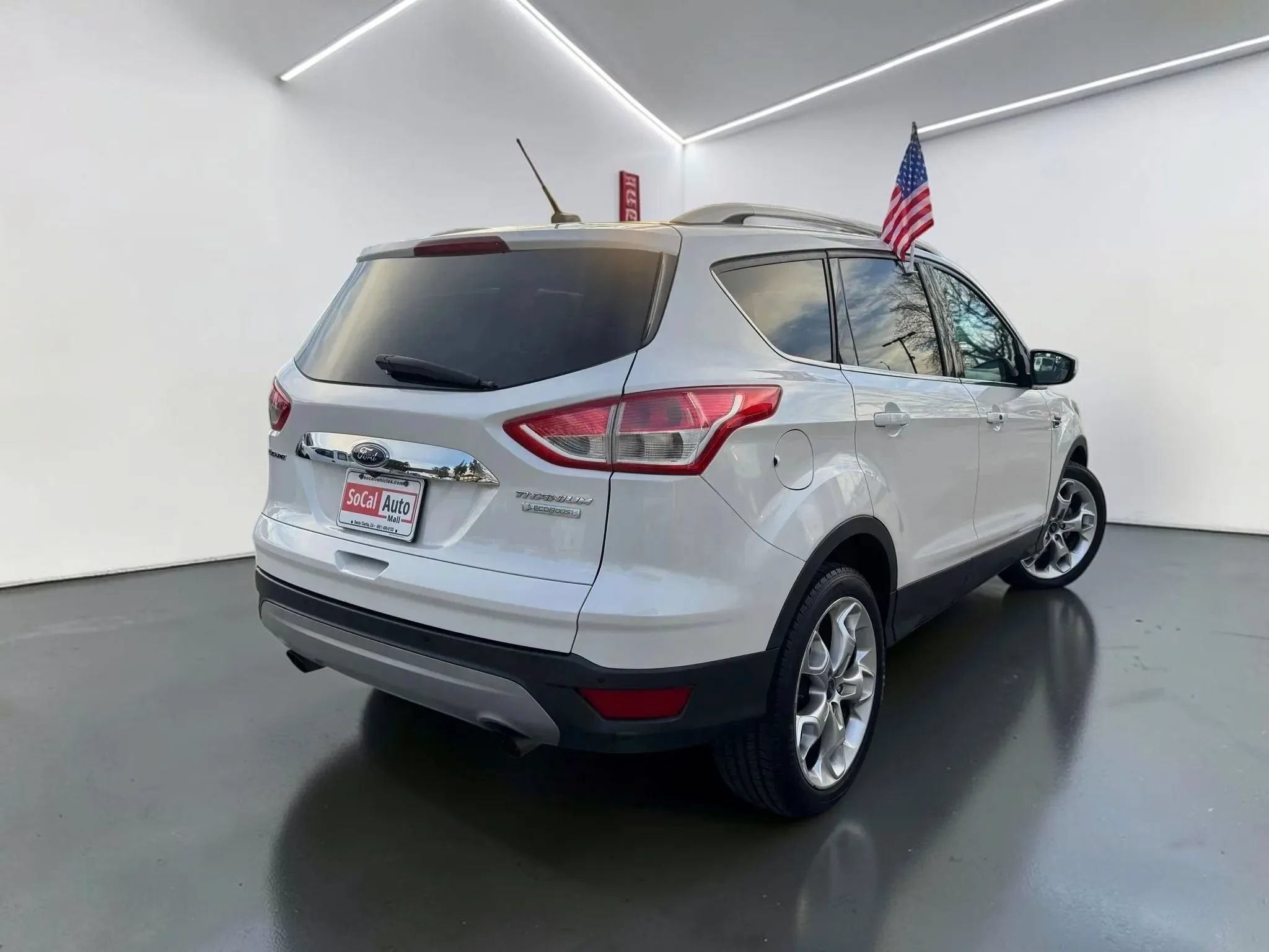 Used 2016 Ford Escape Titanium FWD image 4