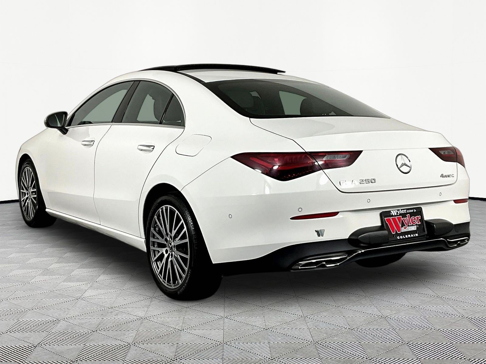 Used 2025 Mercedes-Benz CLA 250 4MATIC image 4