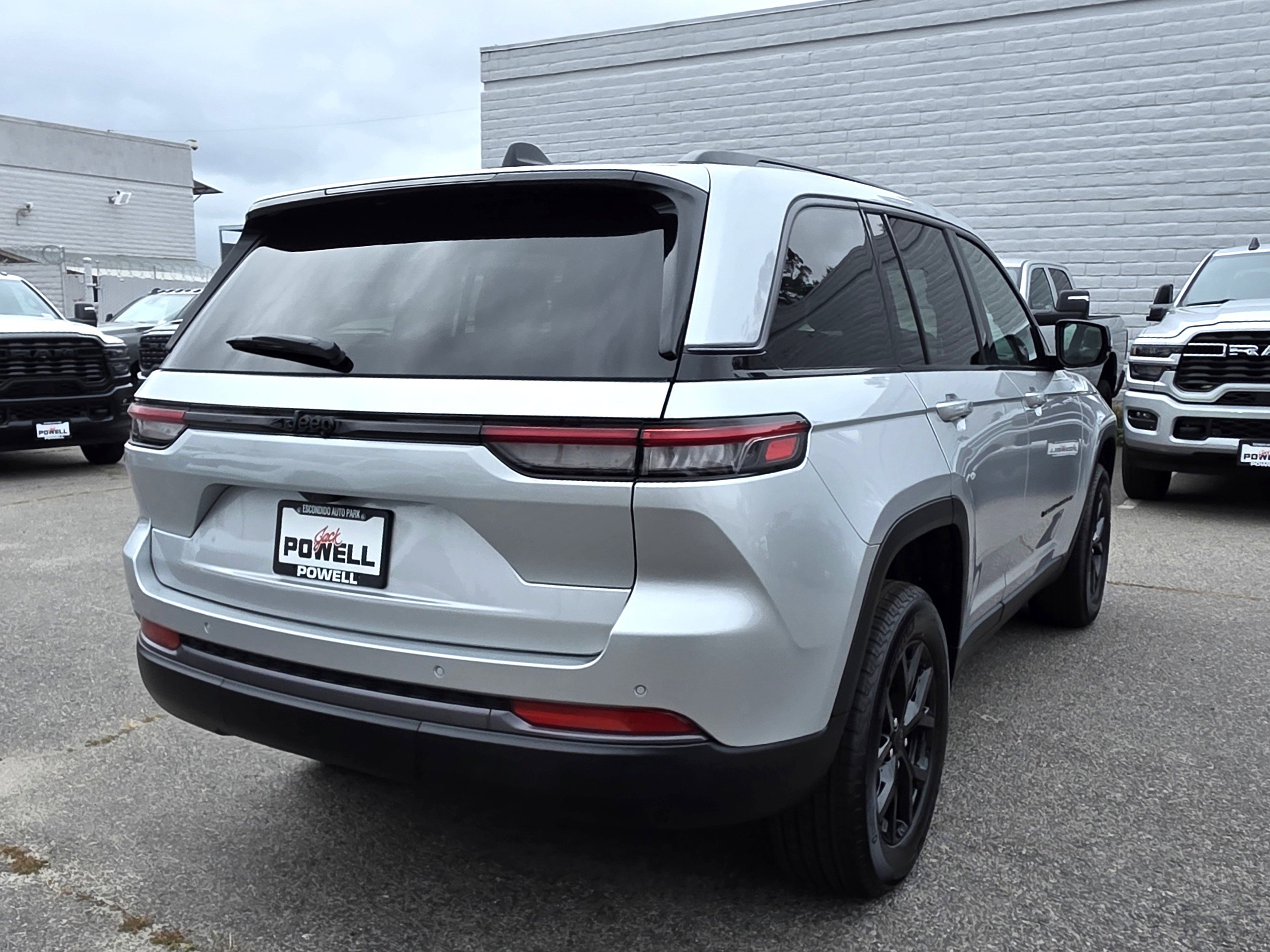 New 2026 Jeep Grand Cherokee Altitude RWD image 5