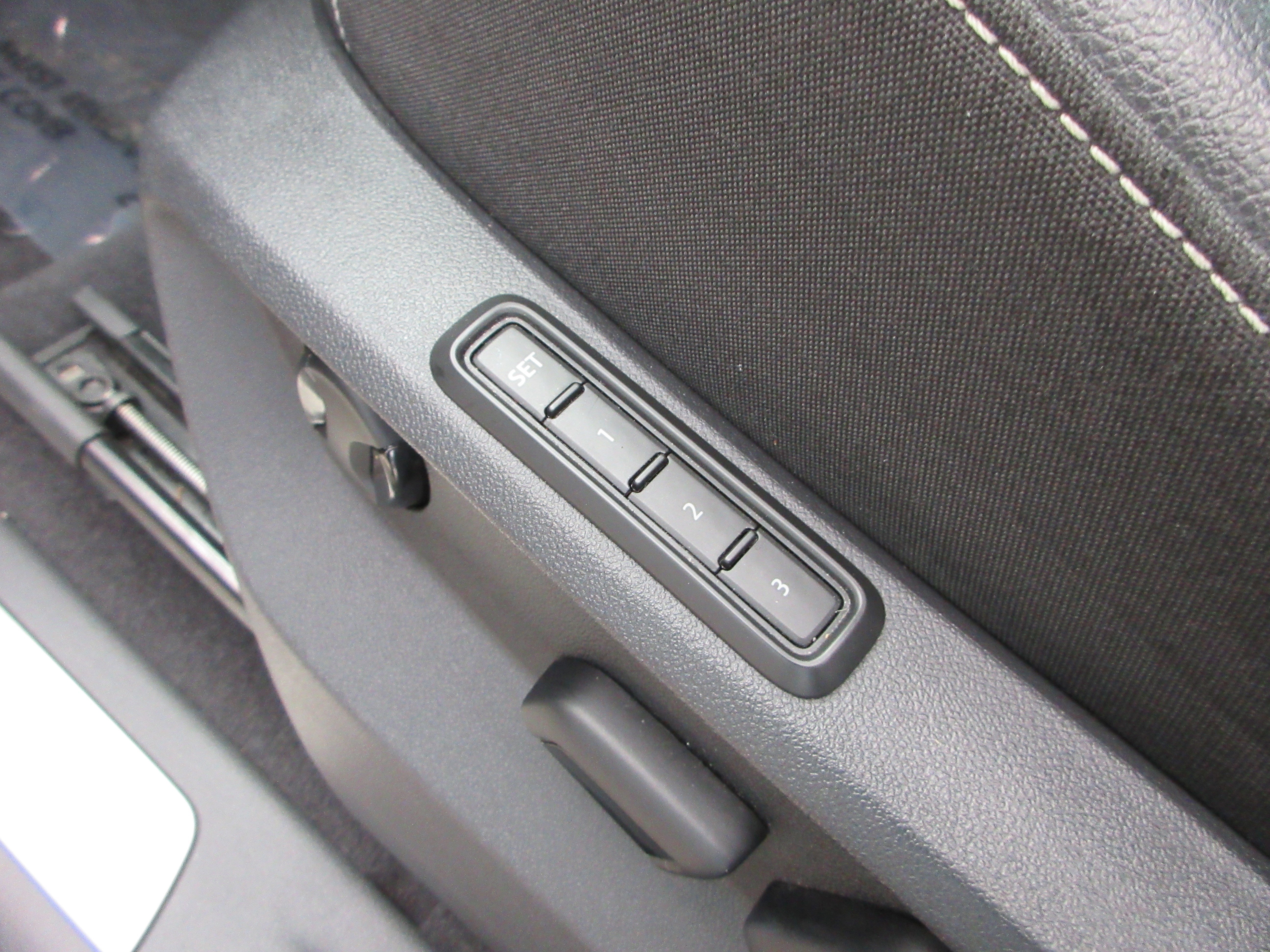 Used 2022 Volkswagen Atlas Cross Sport SEL Premium R-Line image 37