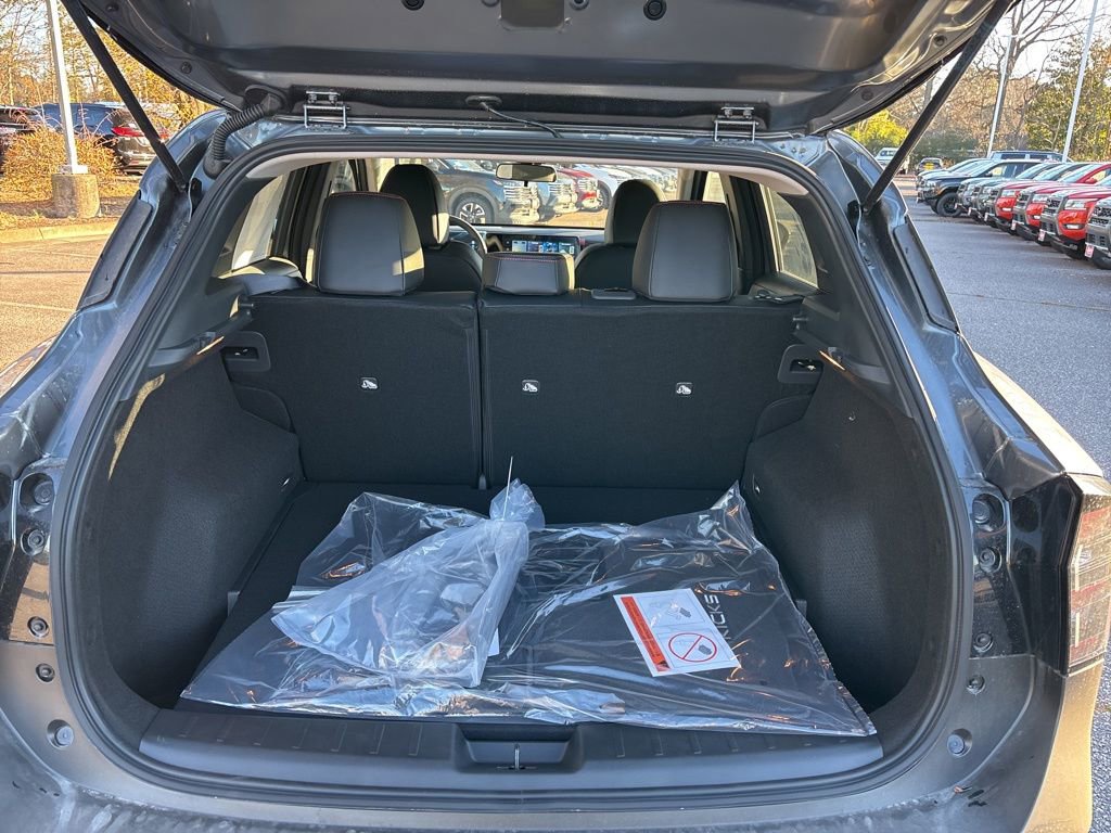 New 2026 Nissan Kicks SR w/ Cold Weather Package FWD image 16