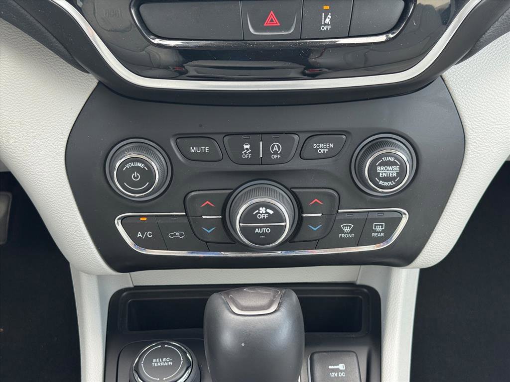 Used 2022 Jeep Cherokee Limited w/ Elite Package AWD/4WD image 18