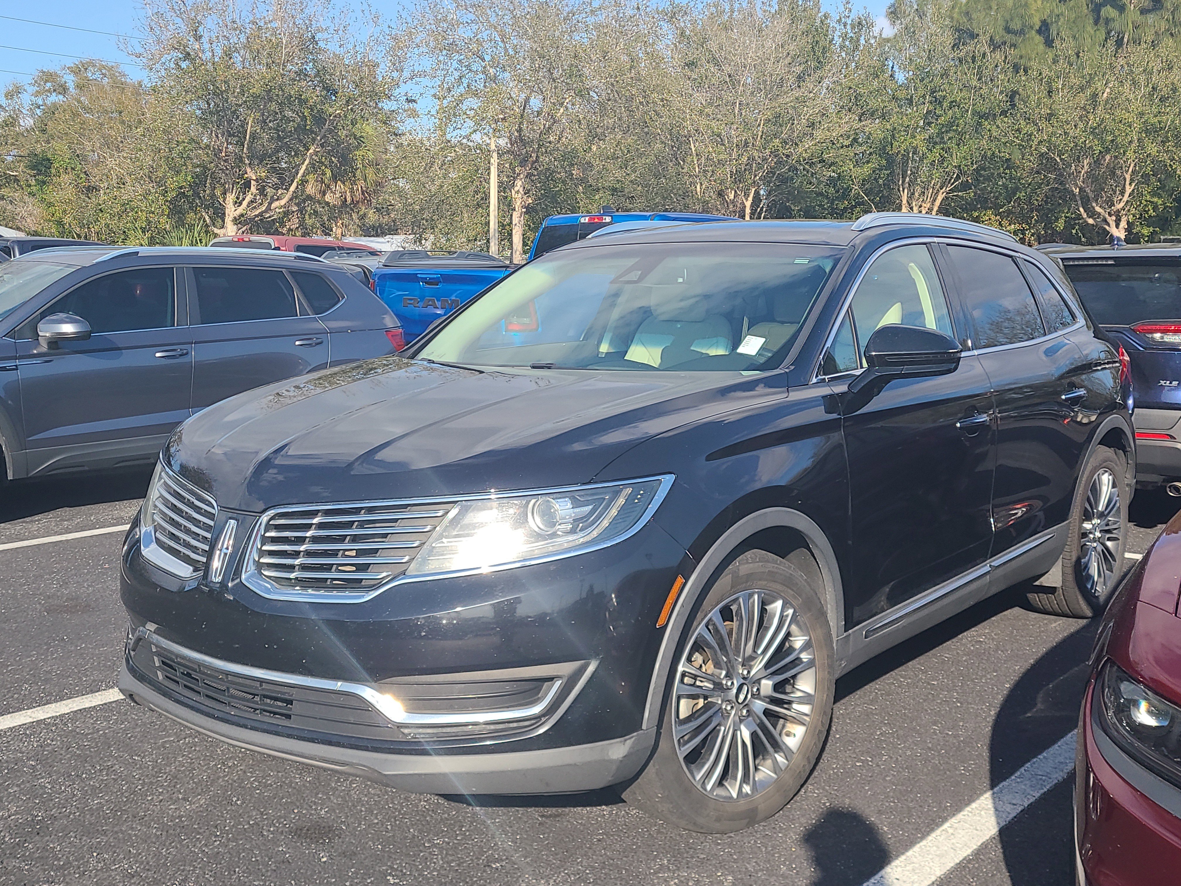 Used 2016 Lincoln MKX Reserve w/ Driver Assistance Package image 3