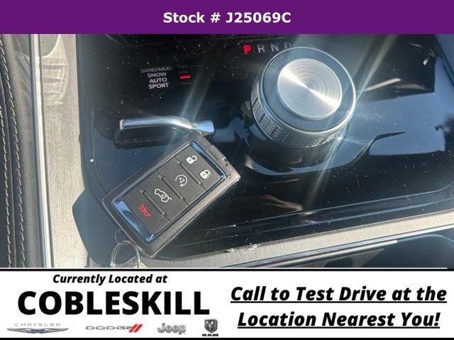 New 2025 Jeep Wagoneer L 4WD image 30