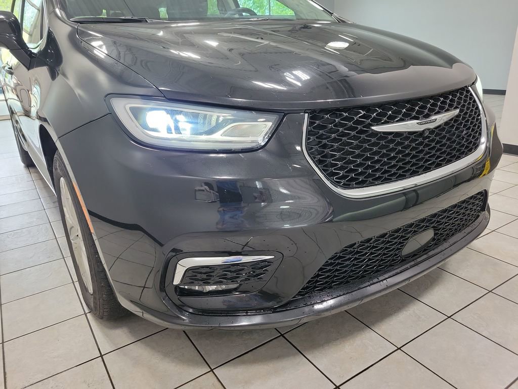 Used 2022 Chrysler Pacifica Touring-L AWD/4WD image 24