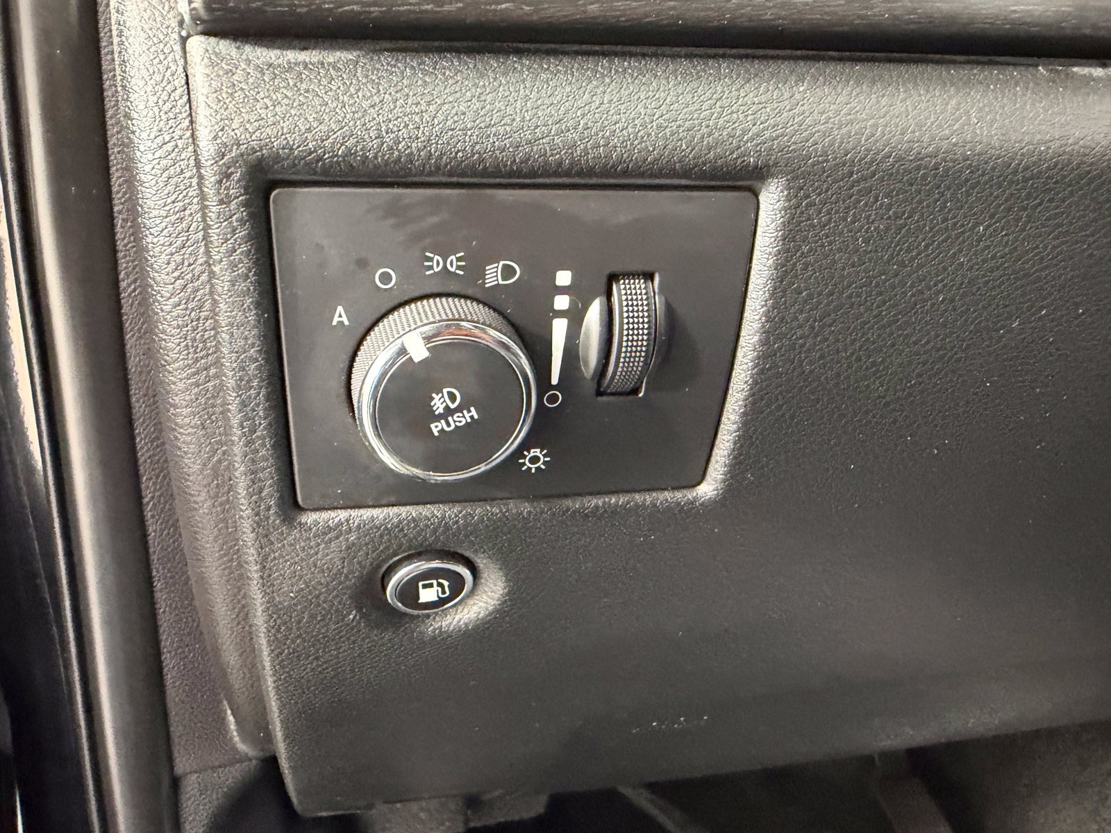 Used 2015 Jeep Grand Cherokee Altitude AWD/4WD image 19