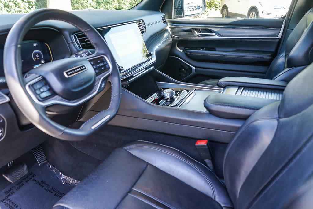 Used 2023 Jeep Wagoneer L Series II AWD/4WD image 17