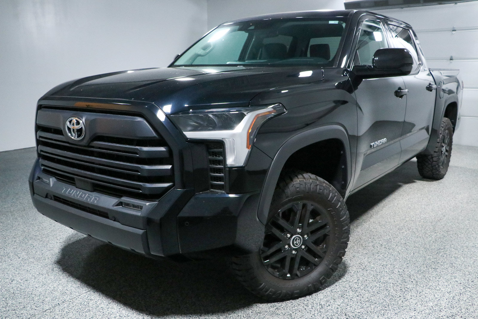 Used 2024 Toyota Tundra SR5 w/ SR5 Convenience Package AWD/4WD image 29