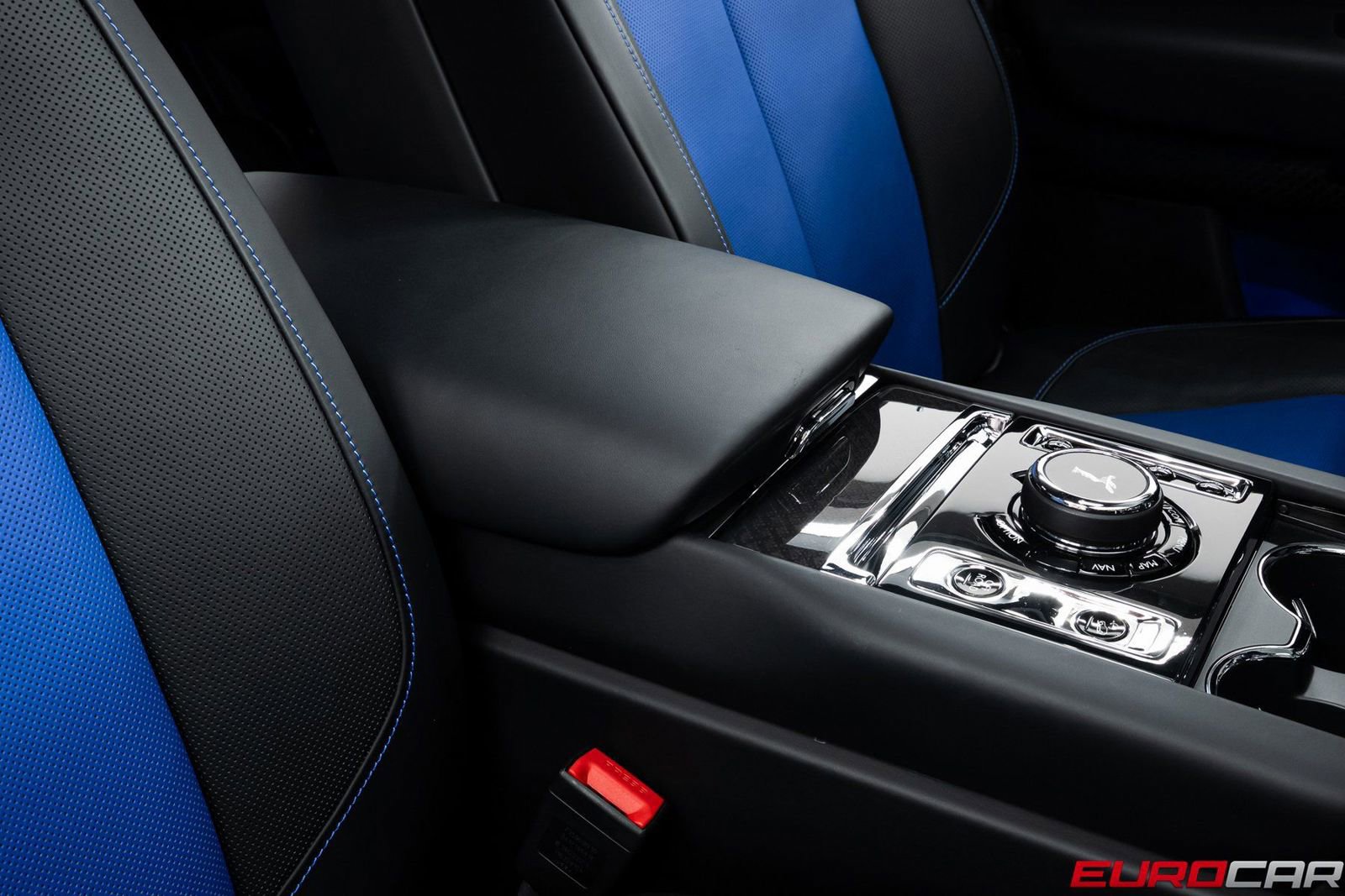 Used 2022 Rolls-Royce Cullinan Black Badge w/ Dark Exterior Package image 33