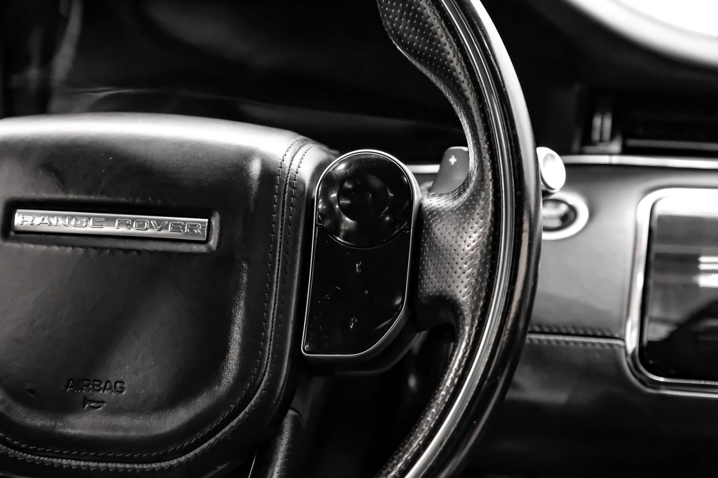 Used 2020 Land Rover Range Rover Evoque R-Dynamic SE image 32