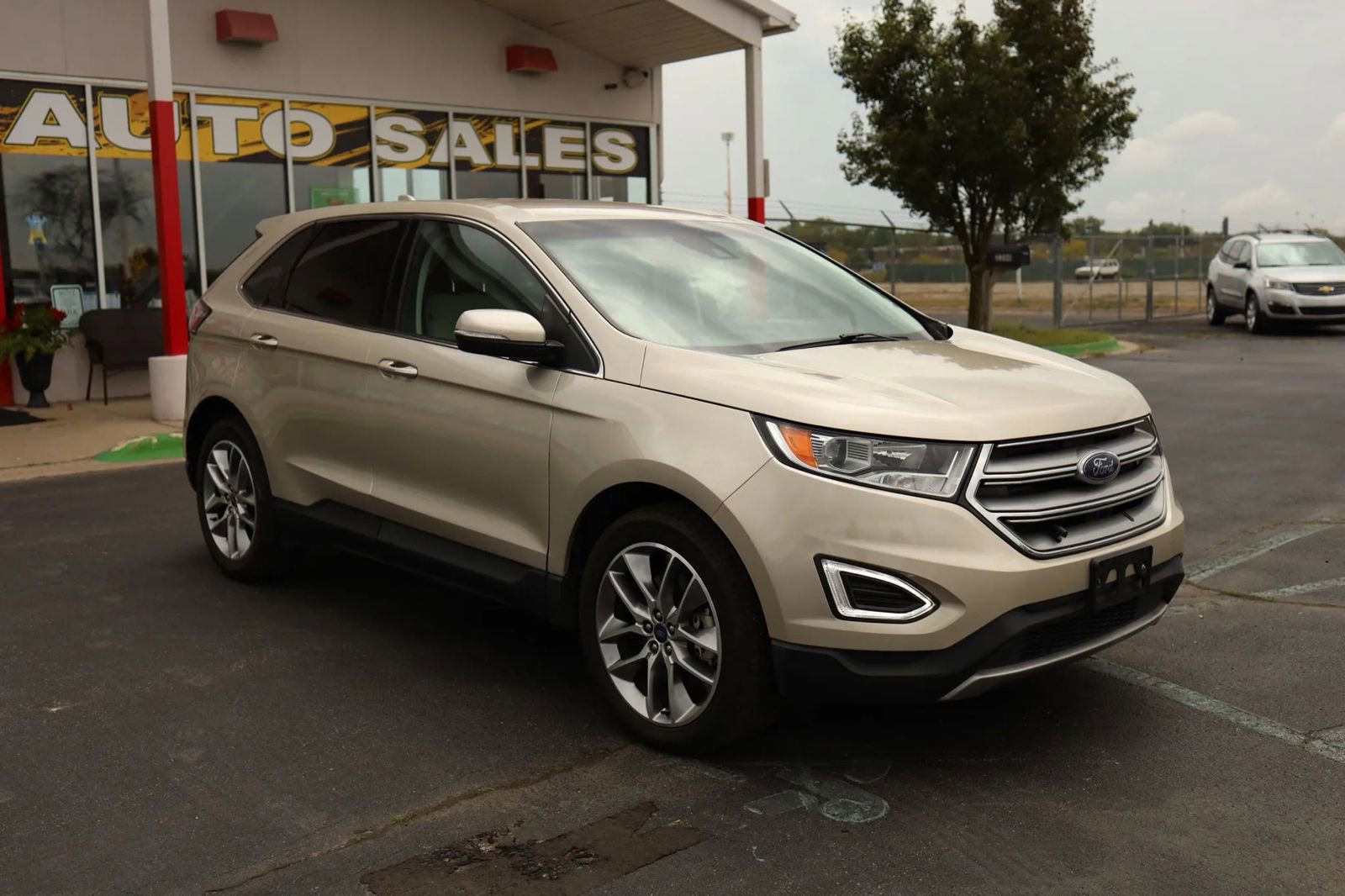 Used 2018 Ford Edge Titanium w/ Ford Safe & Smart Package image 4