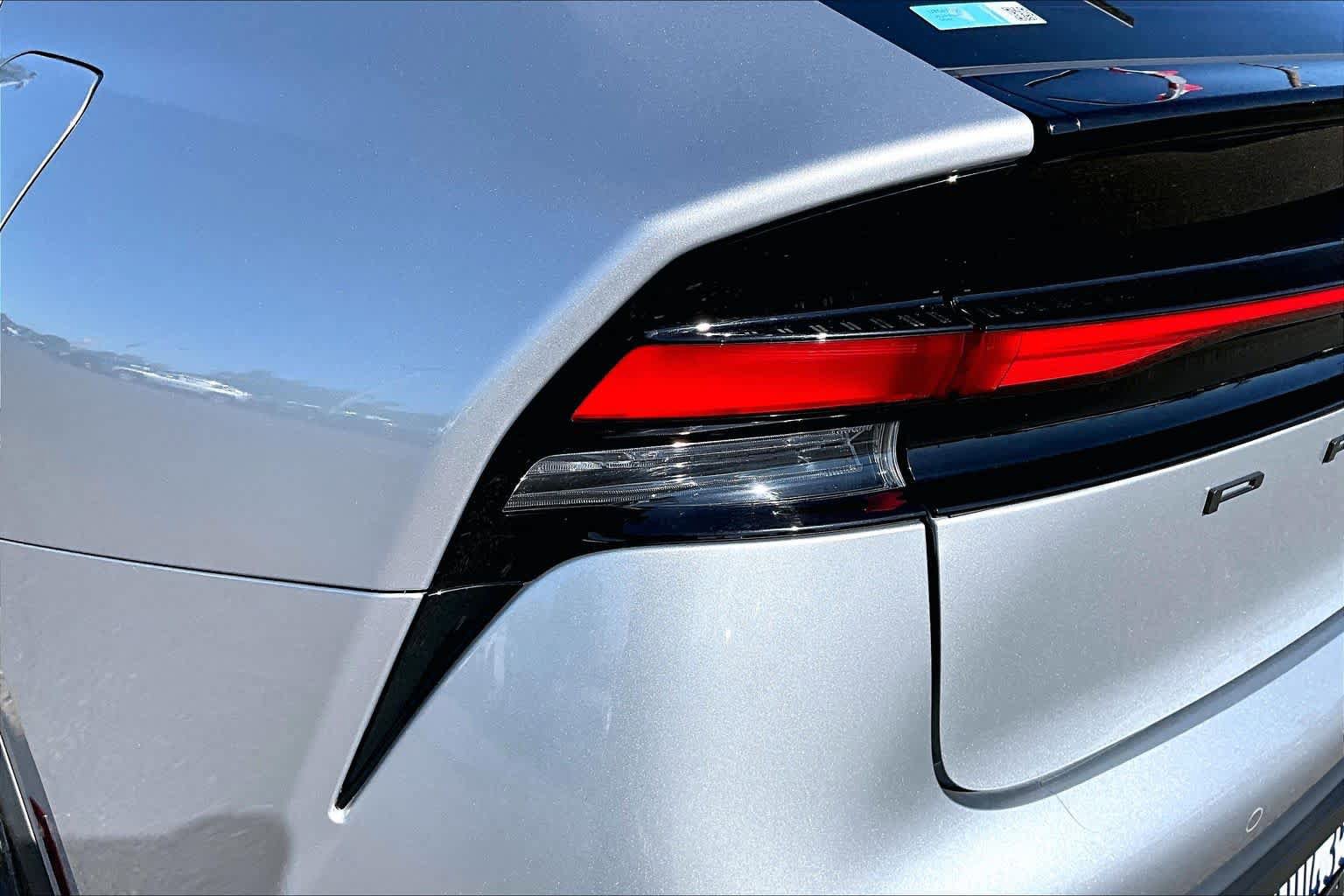 Used 2024 Toyota Prius LE FWD image 28