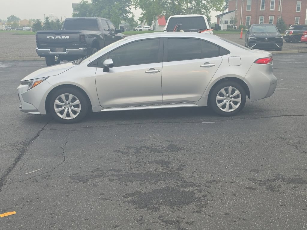 Used 2025 Toyota Corolla LE FWD image 4