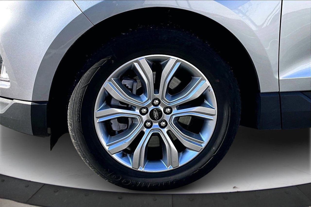 Used 2024 Ford Edge Titanium image 32