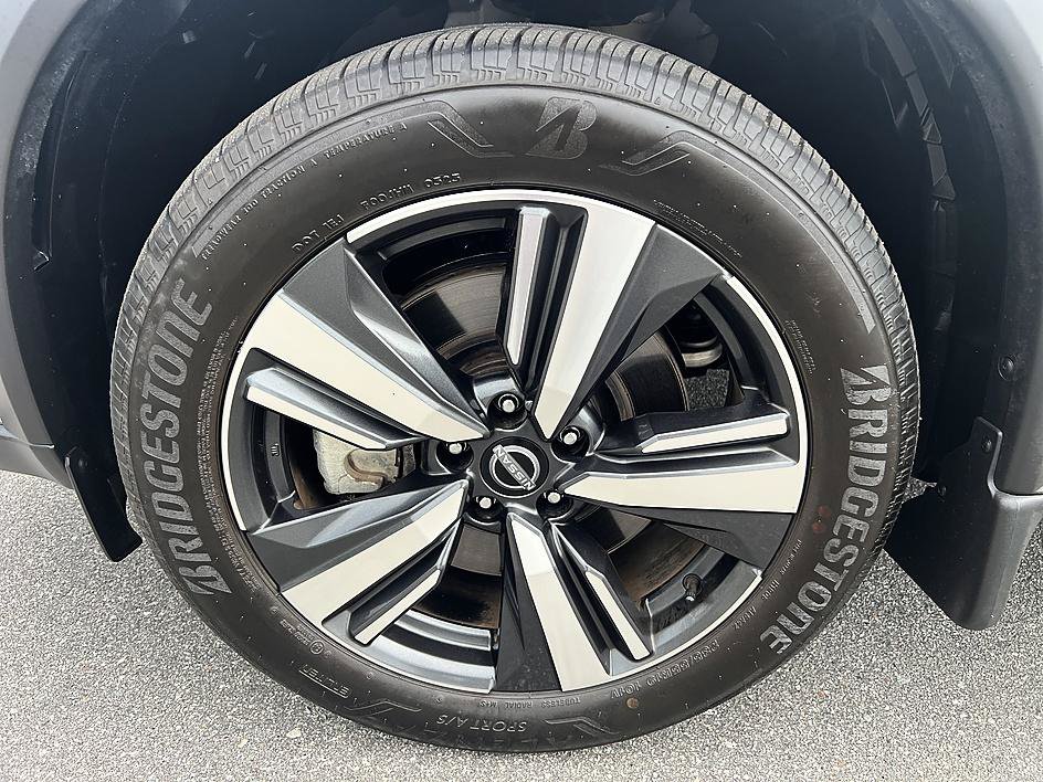 Certified 2025 Nissan Rogue SL w/ Tech Package AWD/4WD image 9