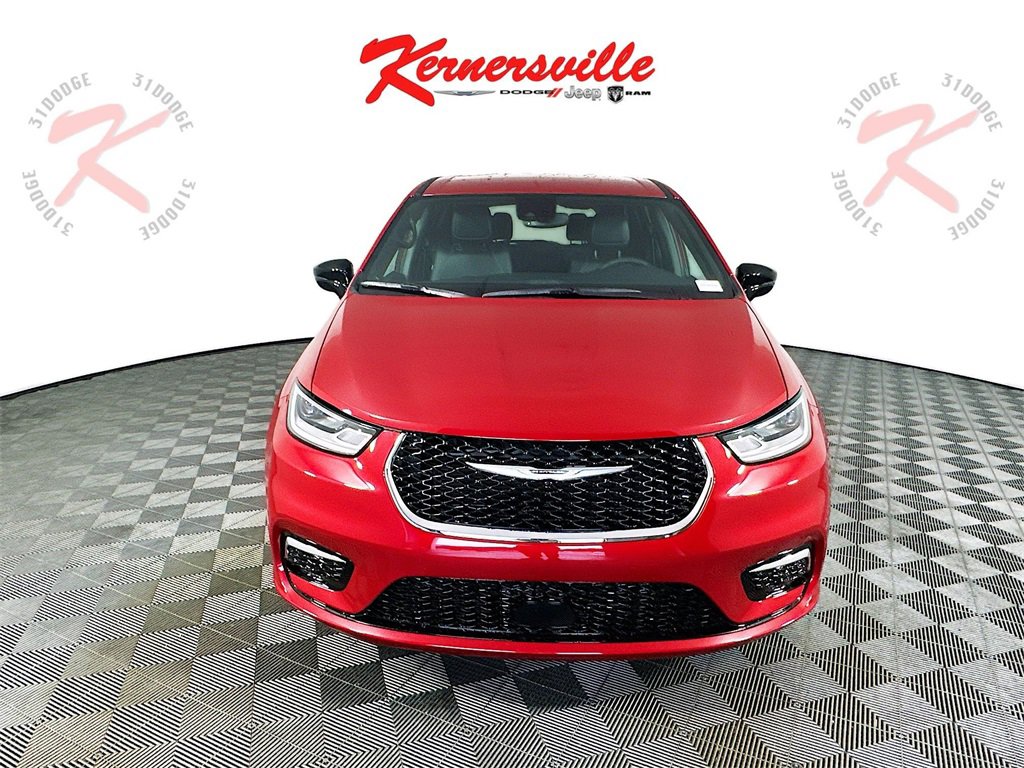 New 2026 Chrysler Pacifica Select image 2