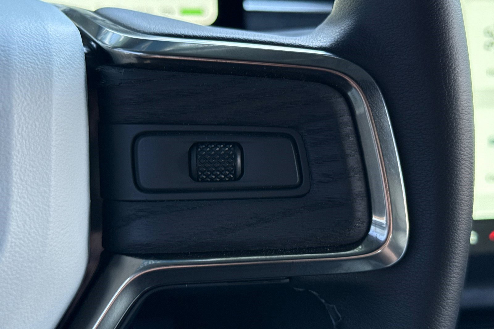 Used 2025 Rivian R1T Adventure image 28