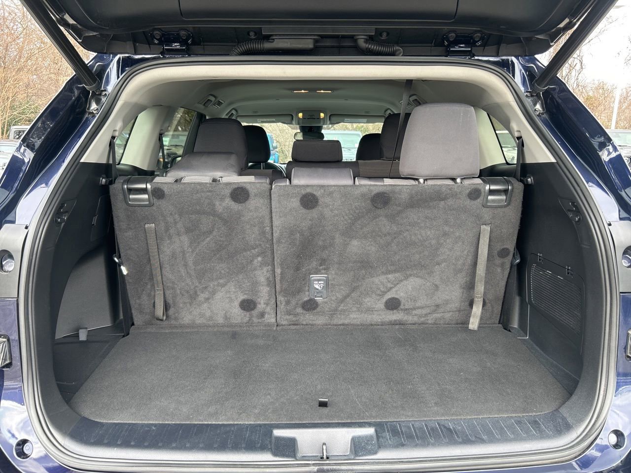 Used 2023 Toyota Highlander LE image 25