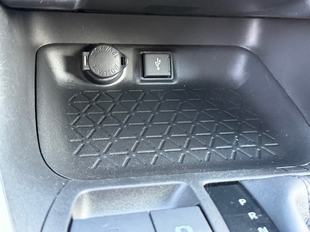 Used 2022 Toyota RAV4 LE AWD/4WD image 26