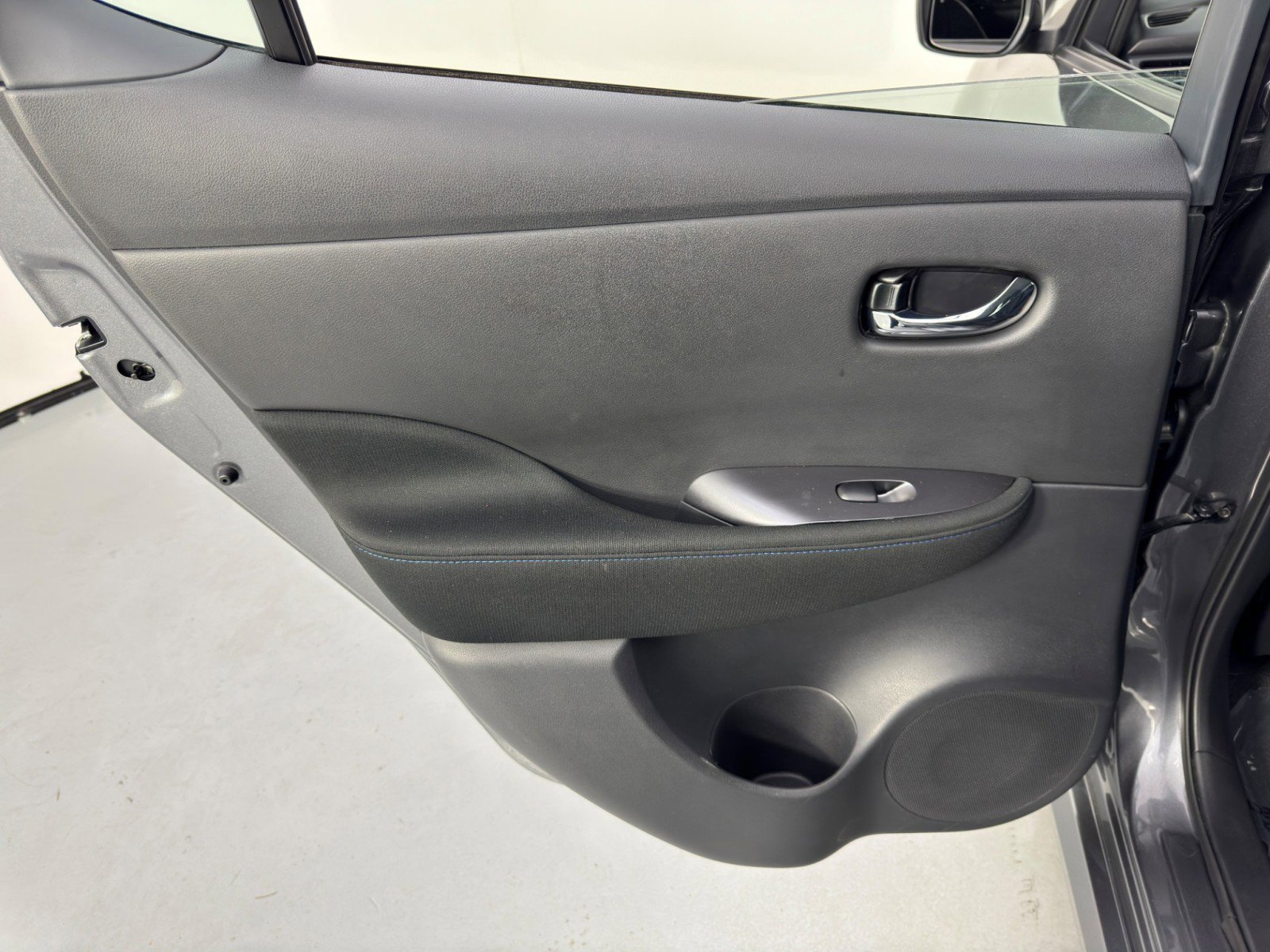 Used 2025 Nissan Leaf S image 35