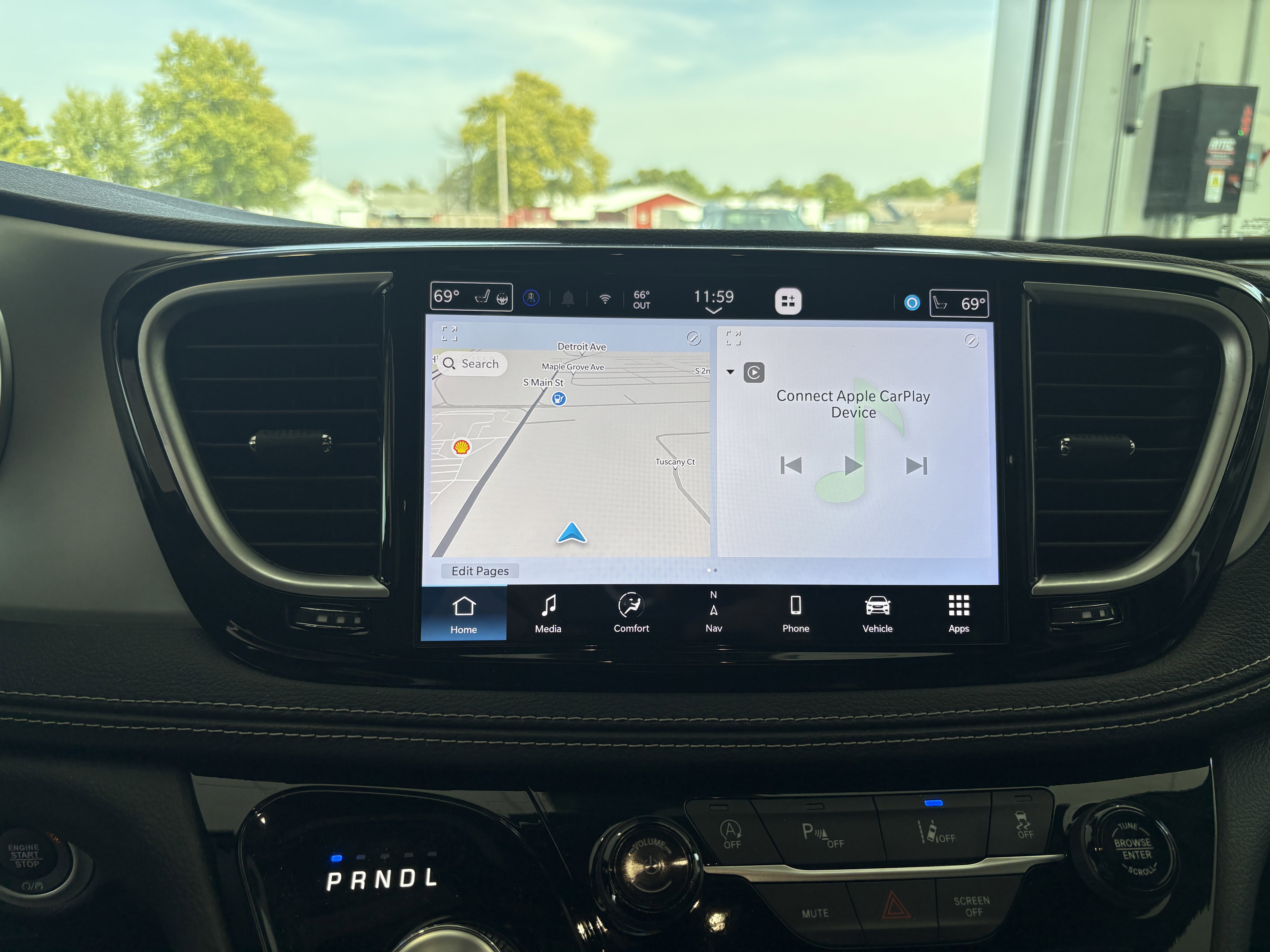 Used 2025 Chrysler Pacifica Limited image 13