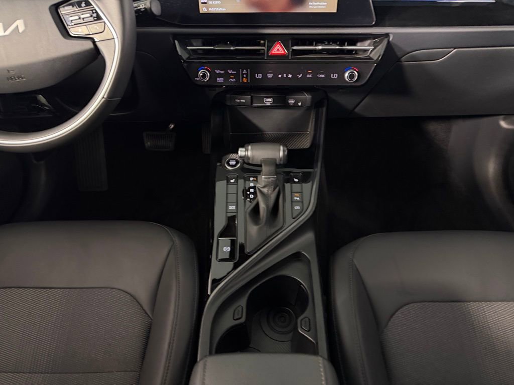 Used 2023 Kia Niro EX image 17
