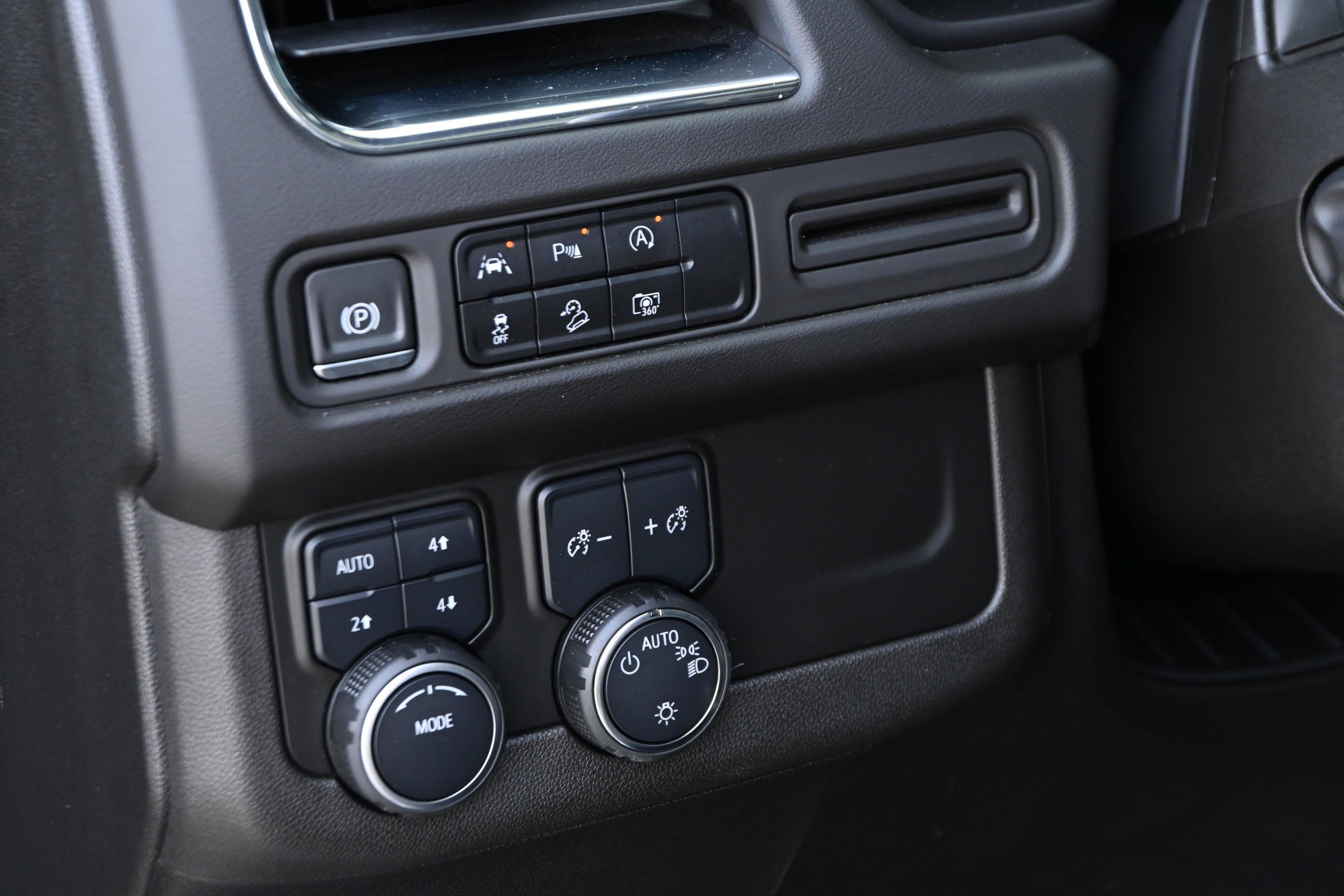 Used 2023 Chevrolet Tahoe Z71 w/ Luxury Package image 22