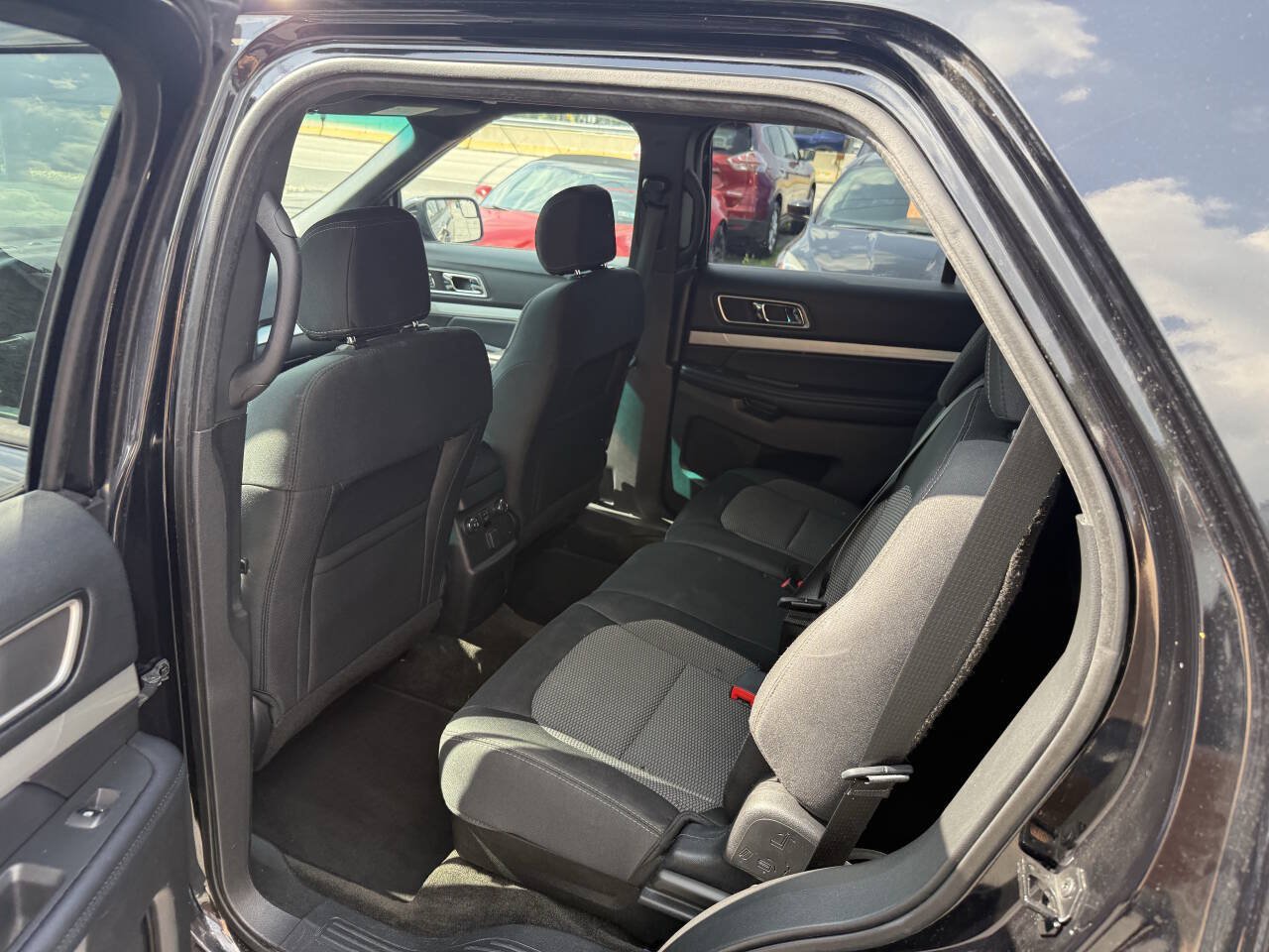 Used 2017 Ford Explorer XLT AWD/4WD image 14
