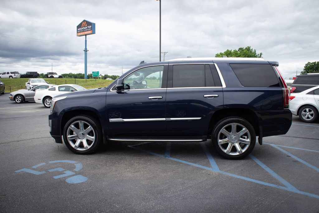 Used 2018 Cadillac Escalade Luxury AWD/4WD image 25