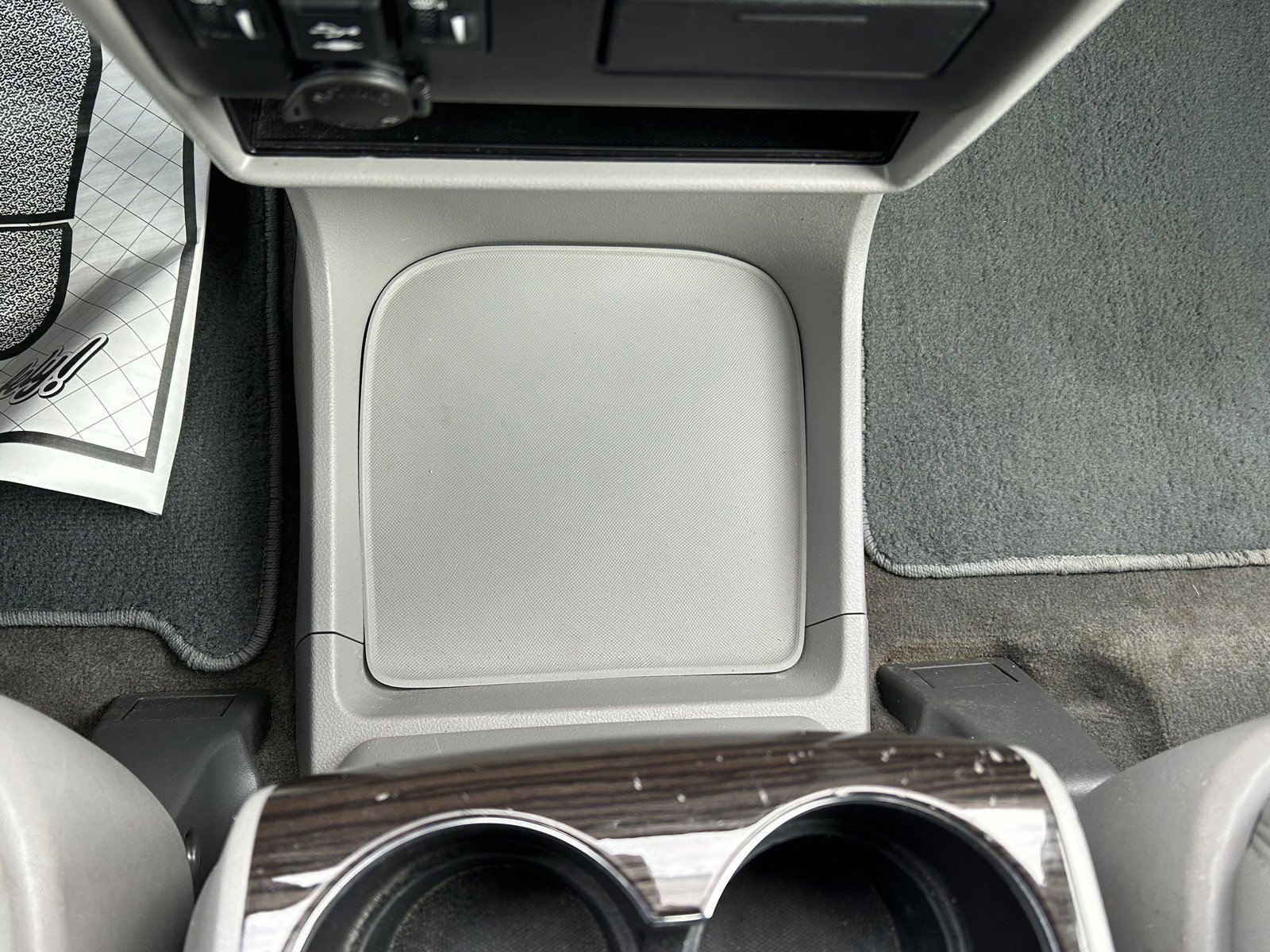 Used 2018 Toyota Sienna XLE w/ Carpet Mat Package image 36