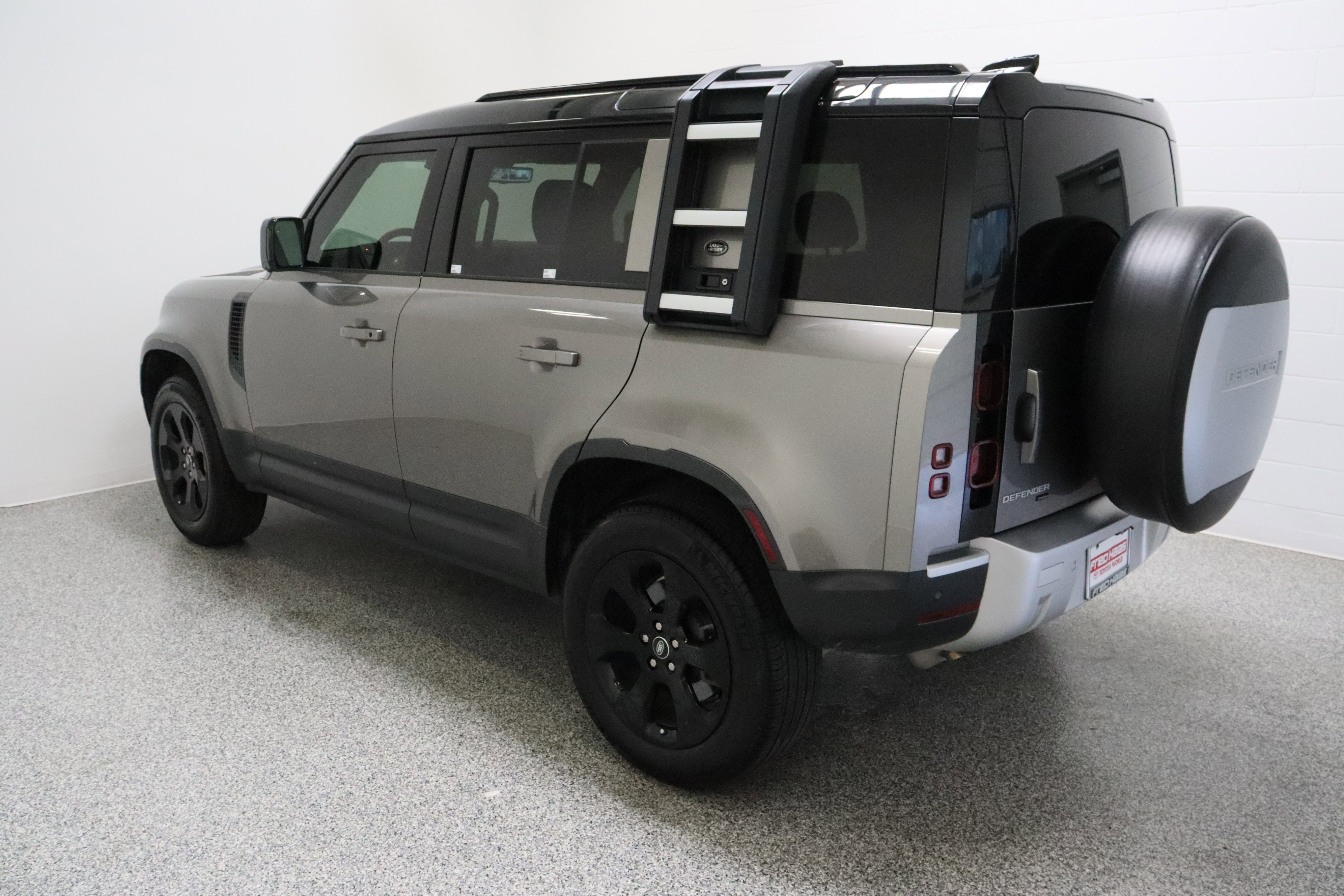 Used 2021 Land Rover Defender 110 SE AWD/4WD image 9