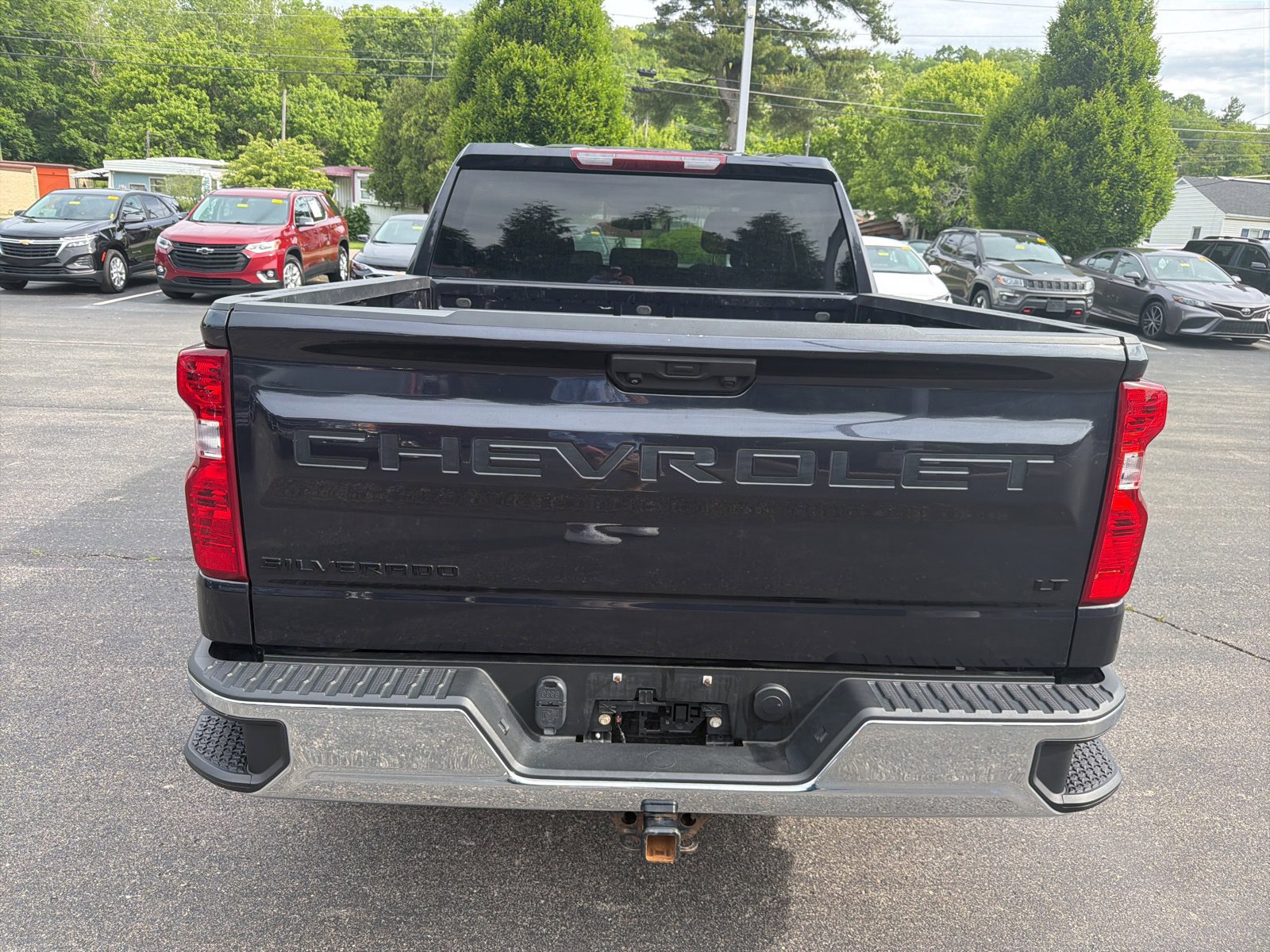 Used 2022 Chevrolet Silverado 1500 LT w/ LPO, Dark Essentials Package AWD/4WD image 4