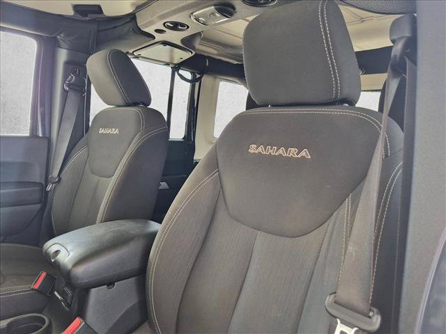 Used 2017 Jeep Wrangler Unlimited Sahara w/ Connectivity Group AWD/4WD image 14