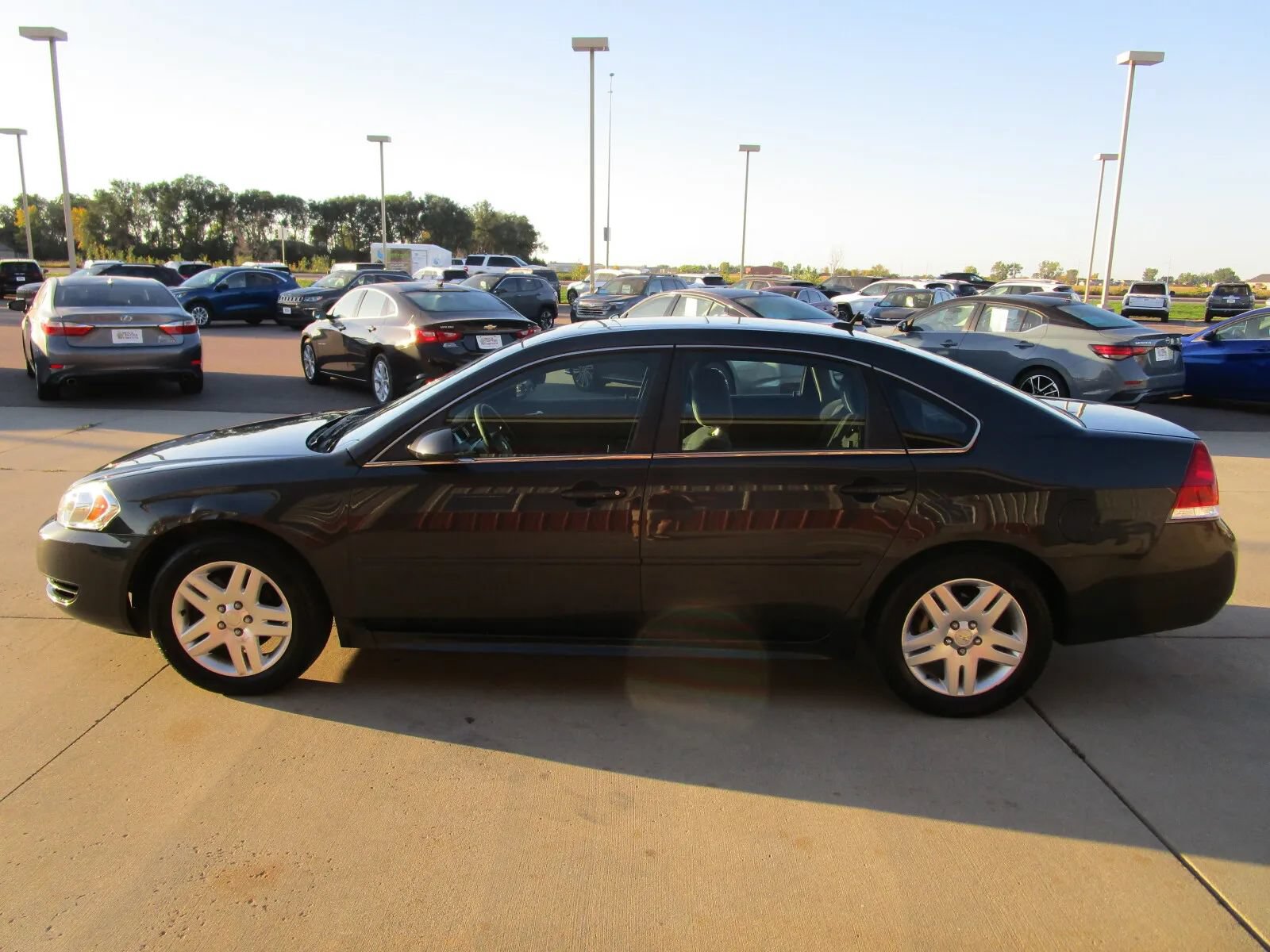 Used 2015 Chevrolet Impala LT w/ LT Sunroof Package FWD image 4