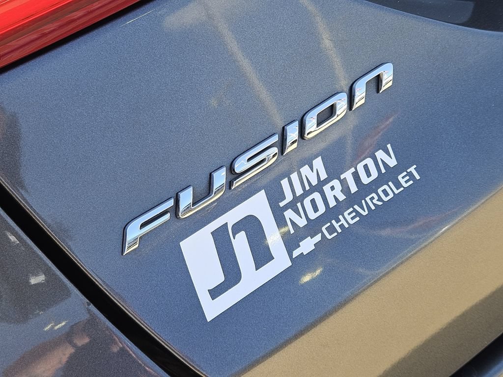 Used 2018 Ford Fusion SE w/ Fusion SE Technology Package FWD image 11