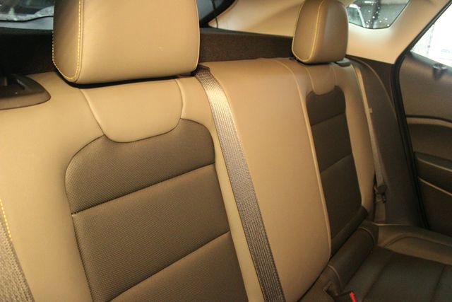 Used 2025 Chevrolet Trax ACTIV w/ Sunroof Package image 13