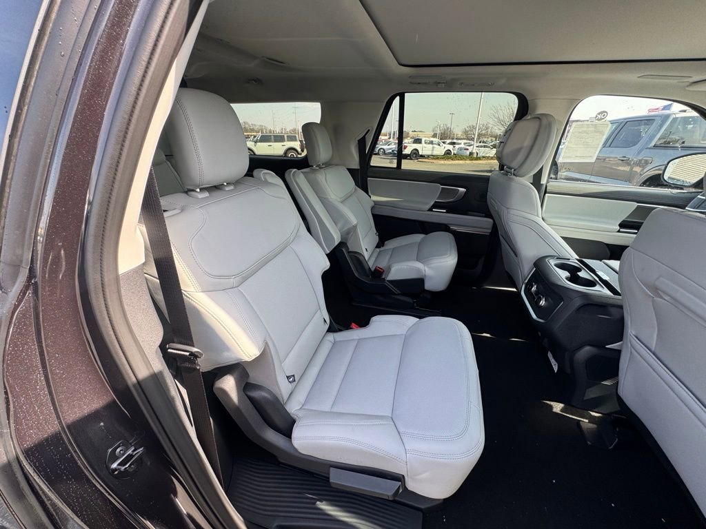 New 2026 Ford Expedition Max Platinum w/ Driver's Package AWD/4WD image 16