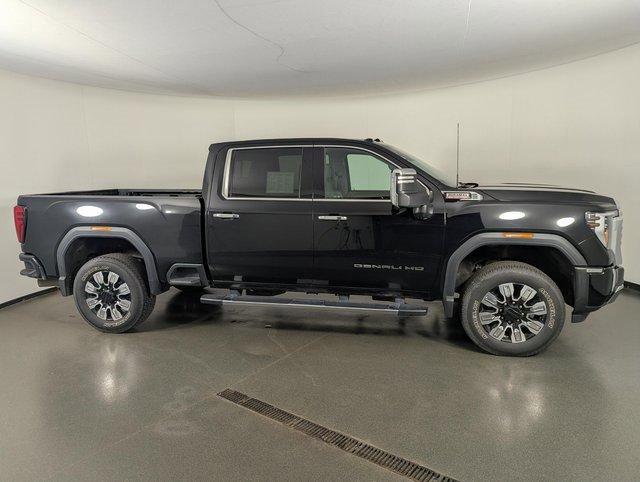 Used 2024 GMC Sierra 3500 Denali w/ Denali Reserve Package image 8