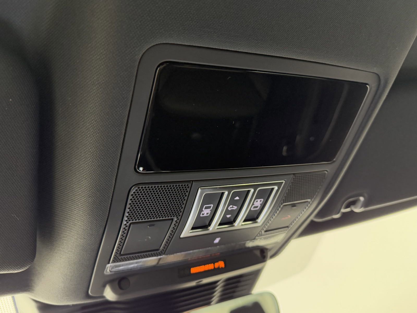 Certified 2025 Land Rover Discovery Metropolitan Edition image 28