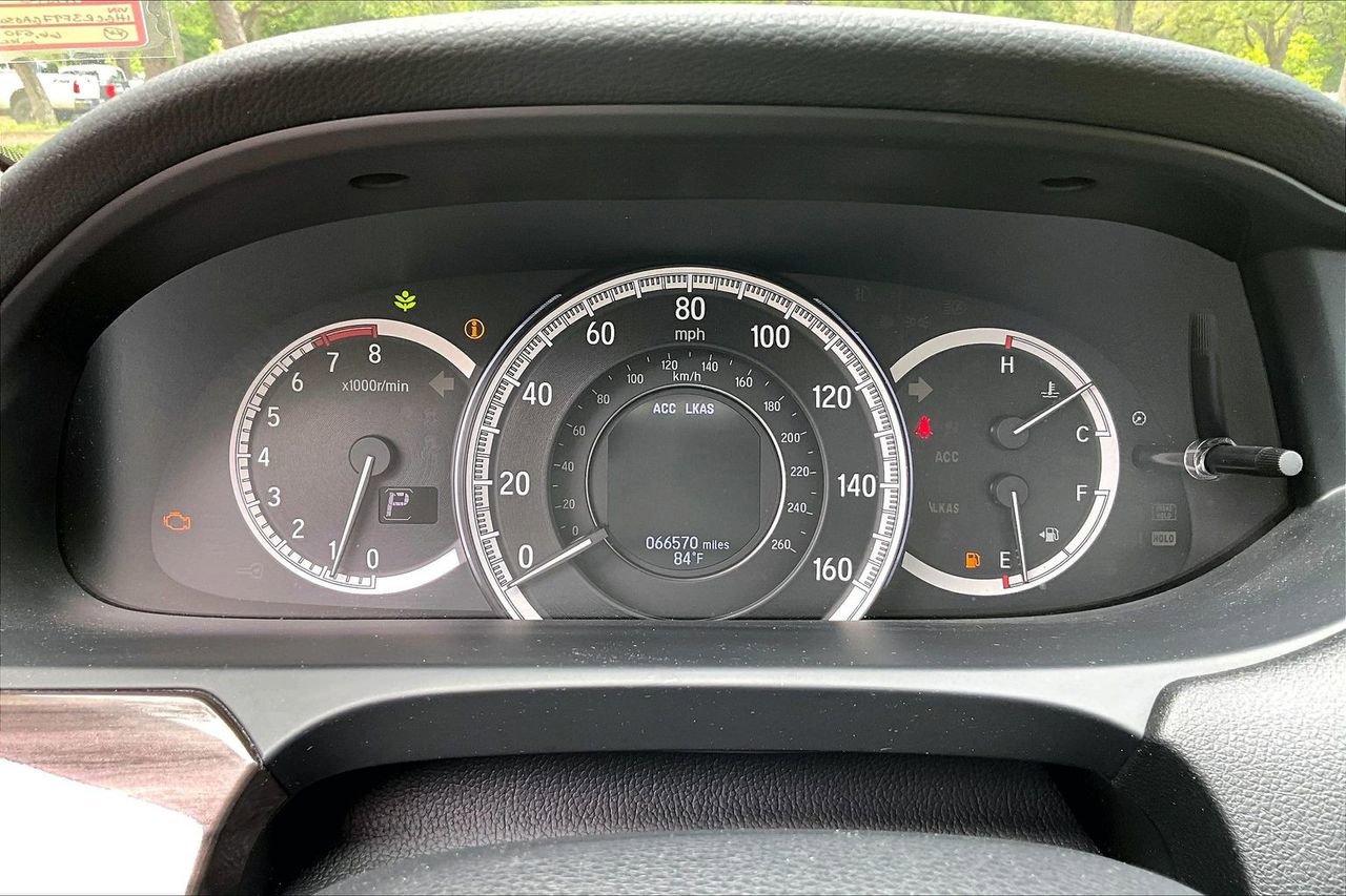 Used 2016 Honda Accord Touring image 11